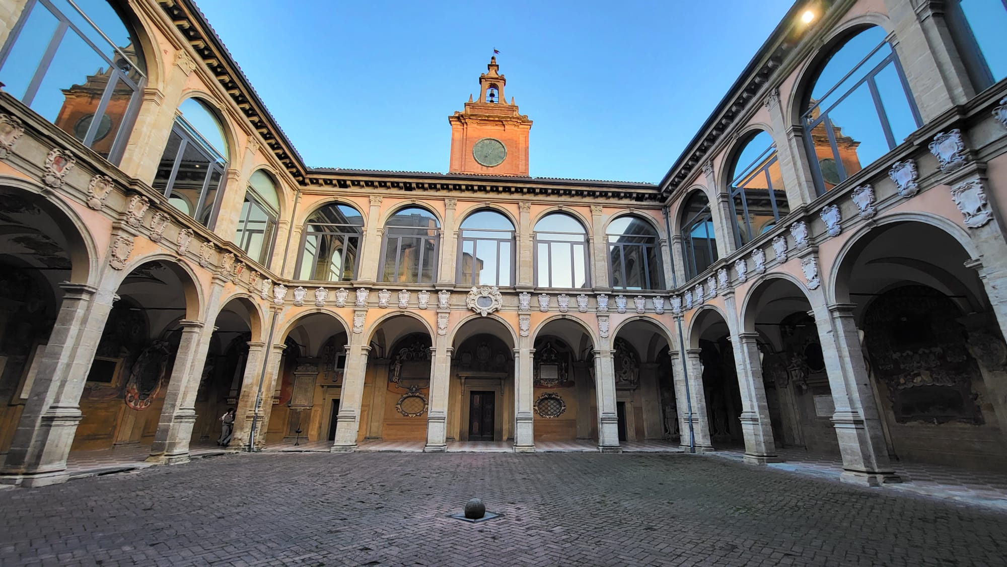 Perex Alma Mater Studiorum pôvodná budova